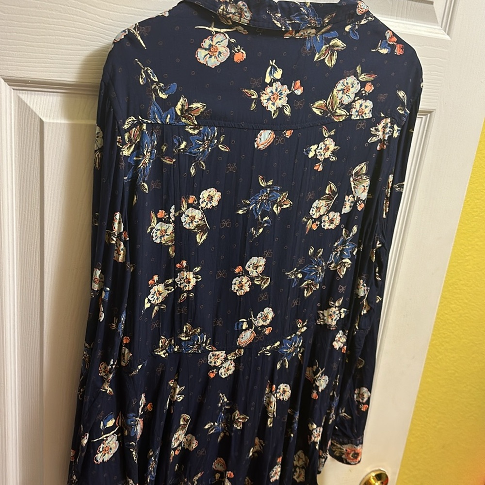 Medium flower blouse - Picture 3 of 3